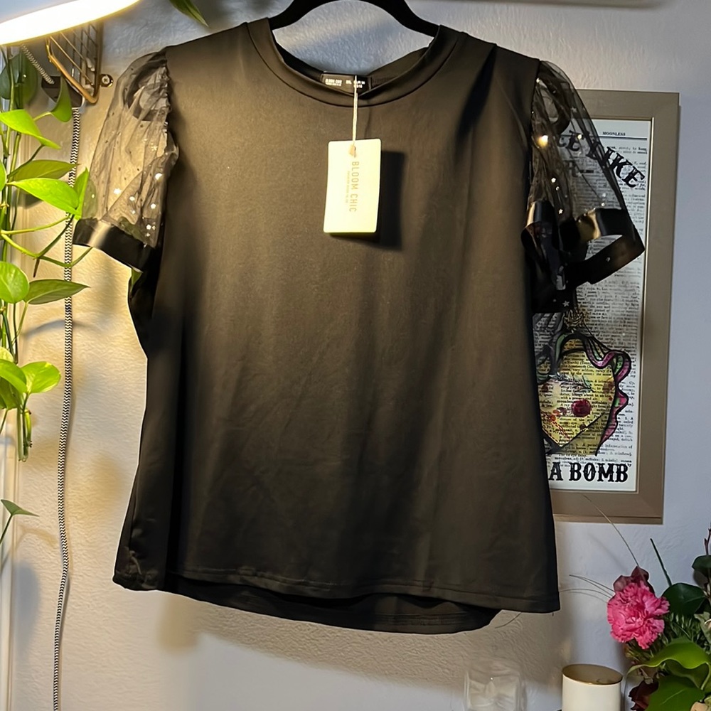 NWT black shirt 2X form fitting
